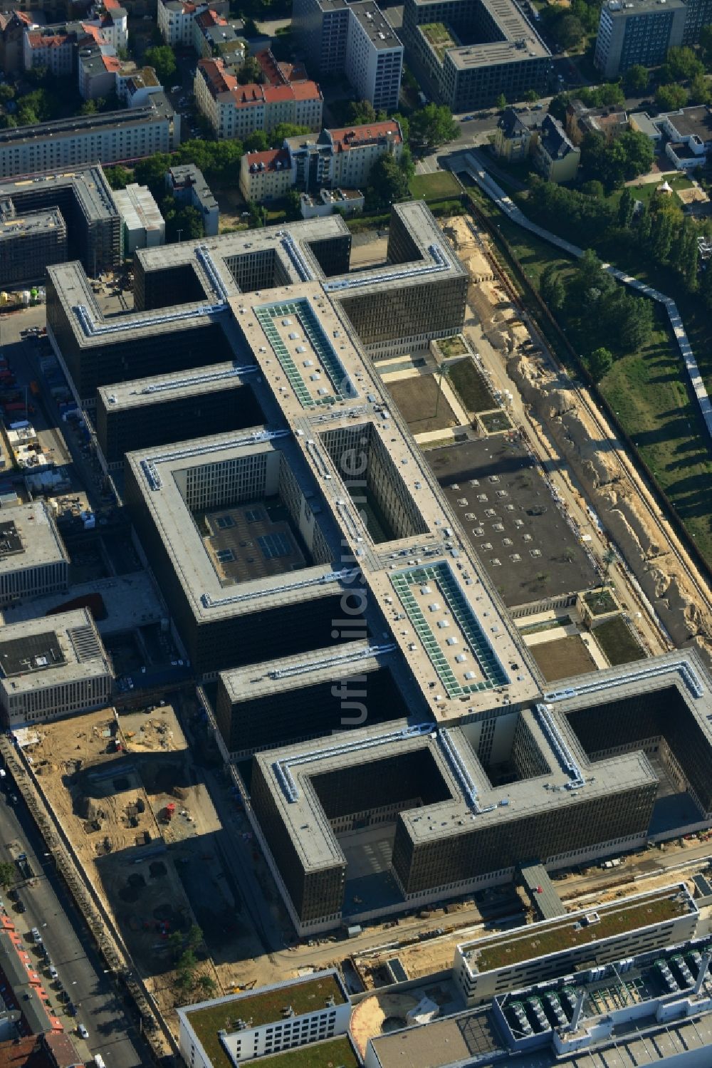 Berlin aus der Vogelperspektive: Neubau der BND-Zentrale in Berlin-Mitte an der Chausseestraße in der Hauptstadt Berlin