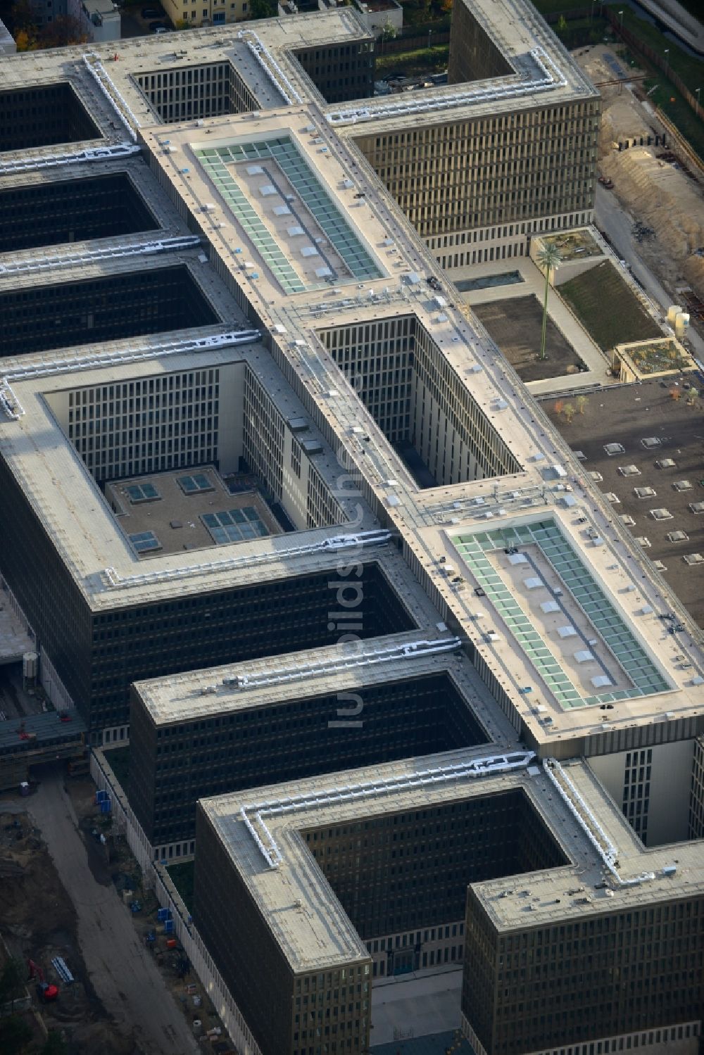 Berlin aus der Vogelperspektive: Neubau der BND-Zentrale in Berlin-Mitte an der Chausseestraße in der Hauptstadt Berlin