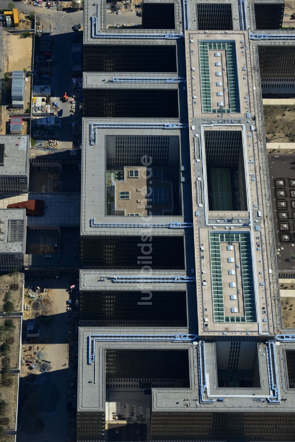 Luftaufnahme Berlin - Neubau der BND-Zentrale in Berlin-Mitte an der Chausseestraße in der Hauptstadt Berlin