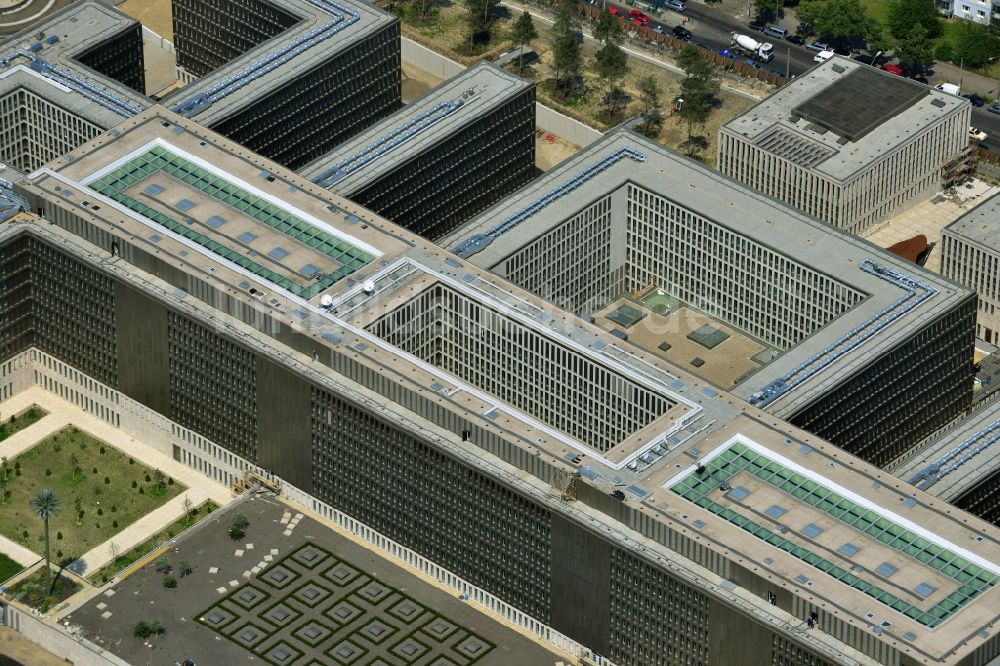 Berlin von oben - Neubau der BND-Zentrale in Berlin-Mitte an der Chausseestraße in der Hauptstadt Berlin