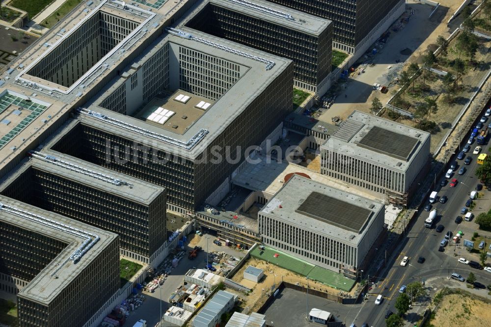 Luftbild Berlin - Neubau der BND-Zentrale in Berlin-Mitte an der Chausseestraße in der Hauptstadt Berlin