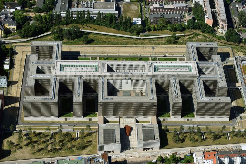 Luftbild Berlin - Neubau der BND-Zentrale in Berlin-Mitte an der Chausseestraße in der Hauptstadt Berlin