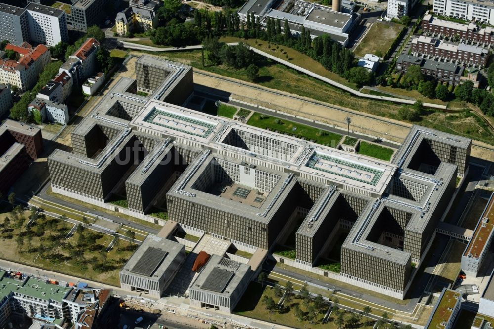 Luftaufnahme Berlin - Neubau der BND-Zentrale in Berlin-Mitte an der Chausseestraße in der Hauptstadt Berlin