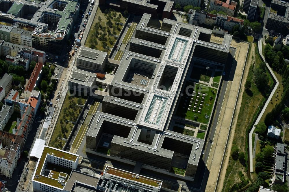 Berlin von oben - Neubau der BND-Zentrale in Berlin-Mitte an der Chausseestraße in der Hauptstadt Berlin