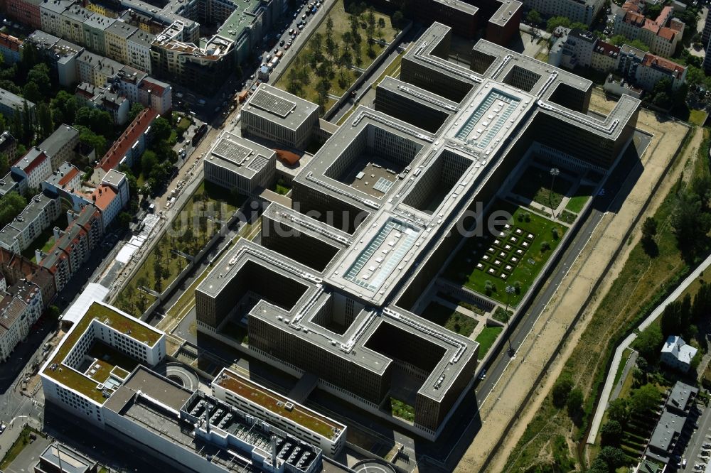 Berlin aus der Vogelperspektive: Neubau der BND-Zentrale in Berlin-Mitte an der Chausseestraße in der Hauptstadt Berlin