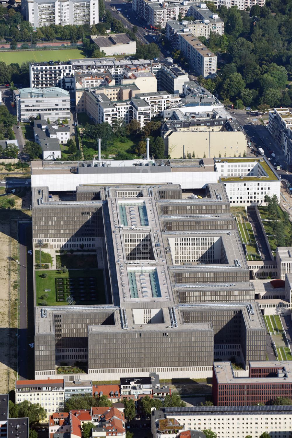 Luftaufnahme Berlin - Neubau der BND-Zentrale in Berlin-Mitte an der Chausseestraße in der Hauptstadt Berlin