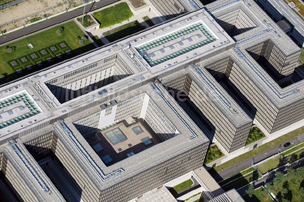 Berlin von oben - Neubau der BND-Zentrale in Berlin-Mitte an der Chausseestraße in der Hauptstadt Berlin