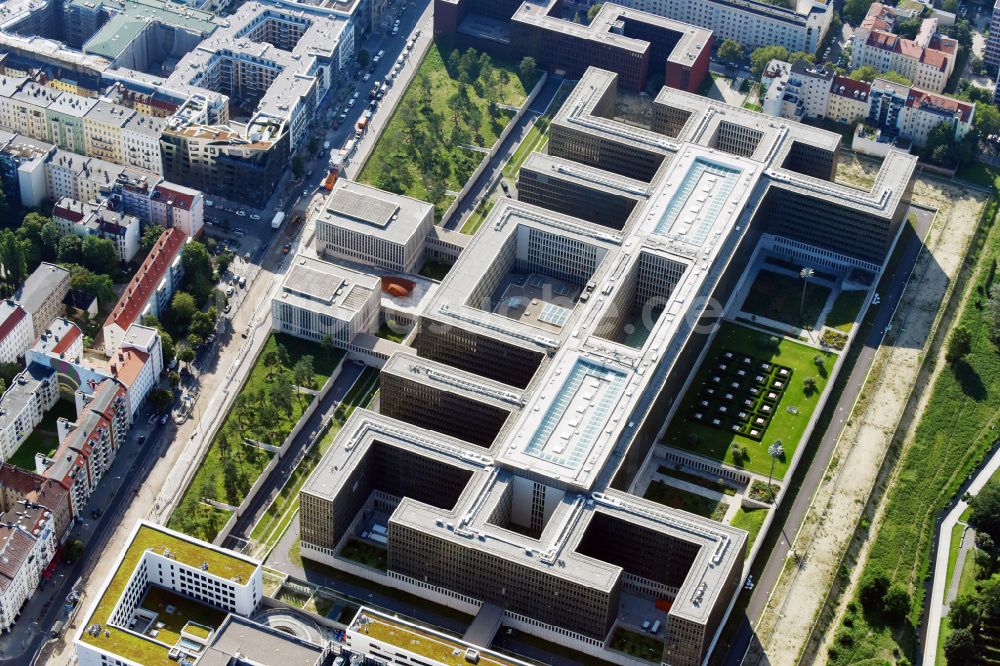 Luftbild Berlin - Neubau der BND-Zentrale in Berlin-Mitte an der Chausseestraße in der Hauptstadt Berlin