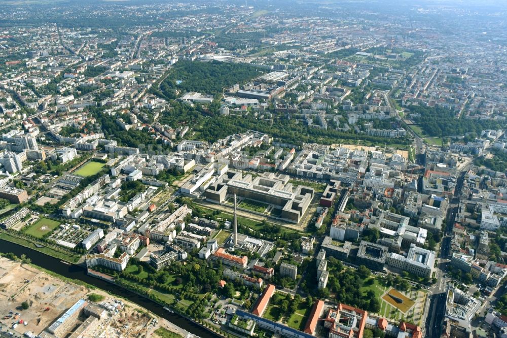 Berlin aus der Vogelperspektive: Neubau der BND-Zentrale in Berlin-Mitte an der Chausseestraße in der Hauptstadt Berlin