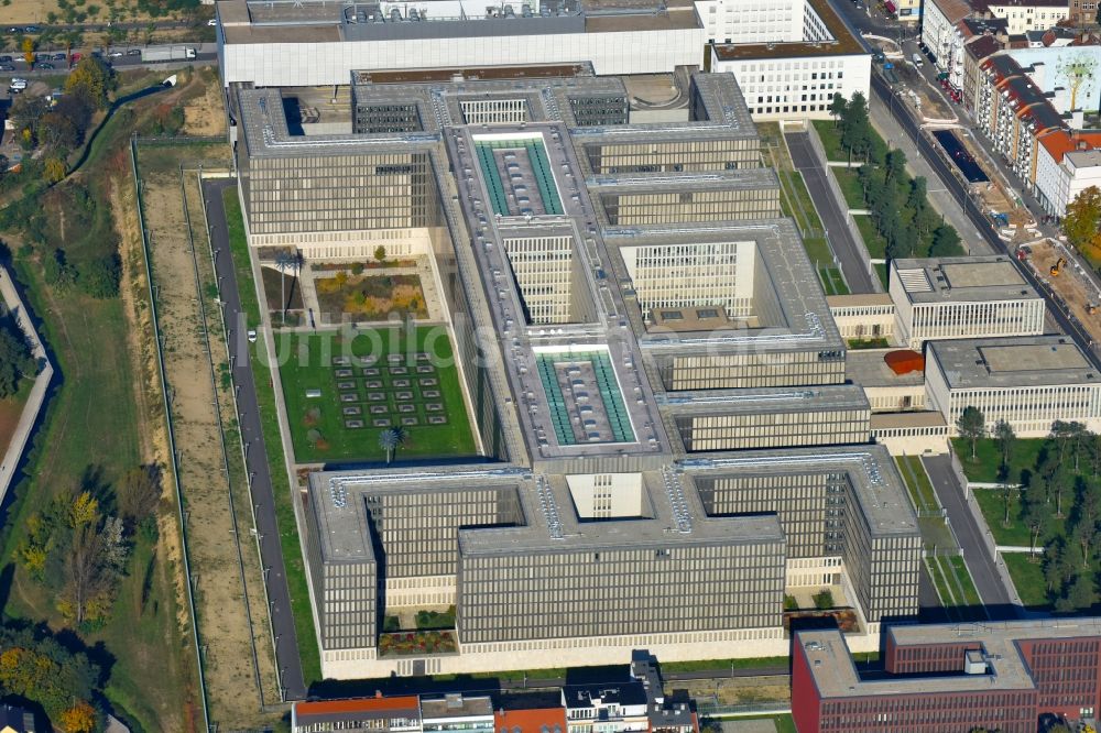 Berlin aus der Vogelperspektive: Neubau der BND-Zentrale in Berlin-Mitte an der Chausseestraße in der Hauptstadt Berlin