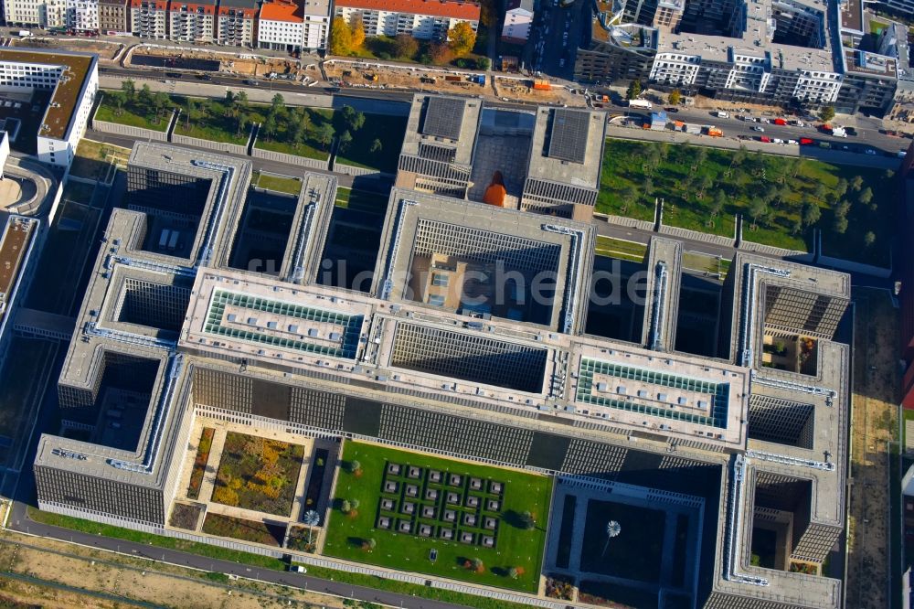 Berlin von oben - Neubau der BND-Zentrale in Berlin-Mitte an der Chausseestraße in der Hauptstadt Berlin