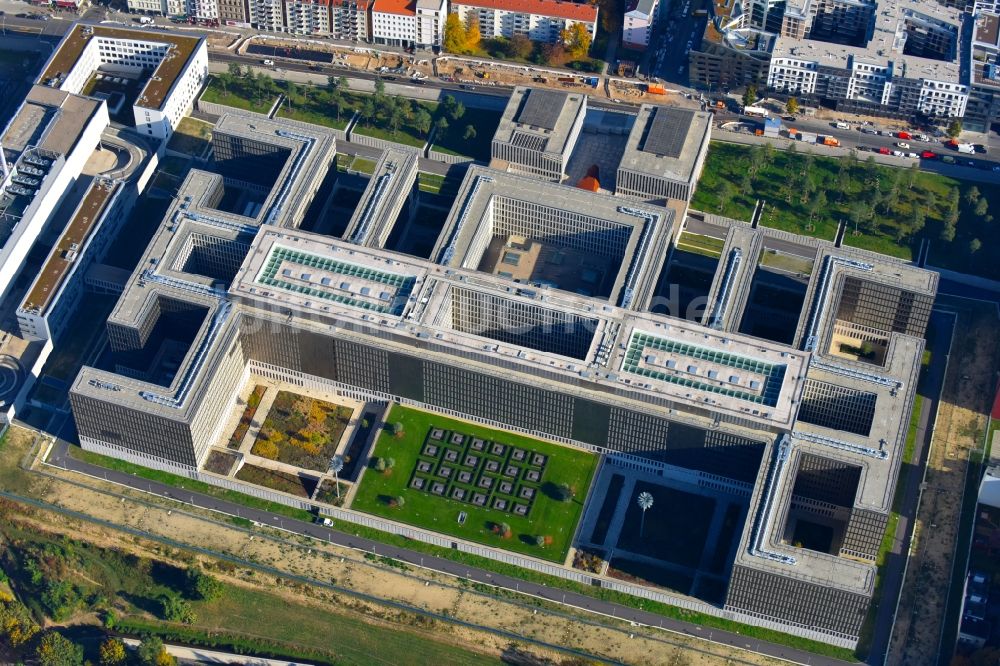 Berlin aus der Vogelperspektive: Neubau der BND-Zentrale in Berlin-Mitte an der Chausseestraße in der Hauptstadt Berlin