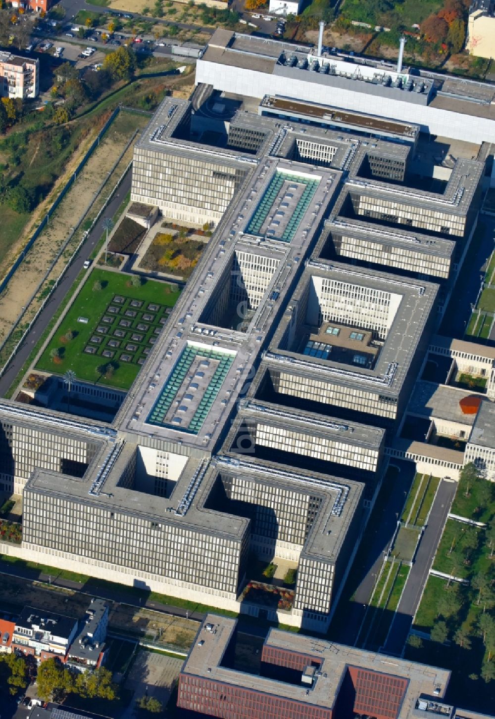 Berlin aus der Vogelperspektive: Neubau der BND-Zentrale in Berlin-Mitte an der Chausseestraße in der Hauptstadt Berlin