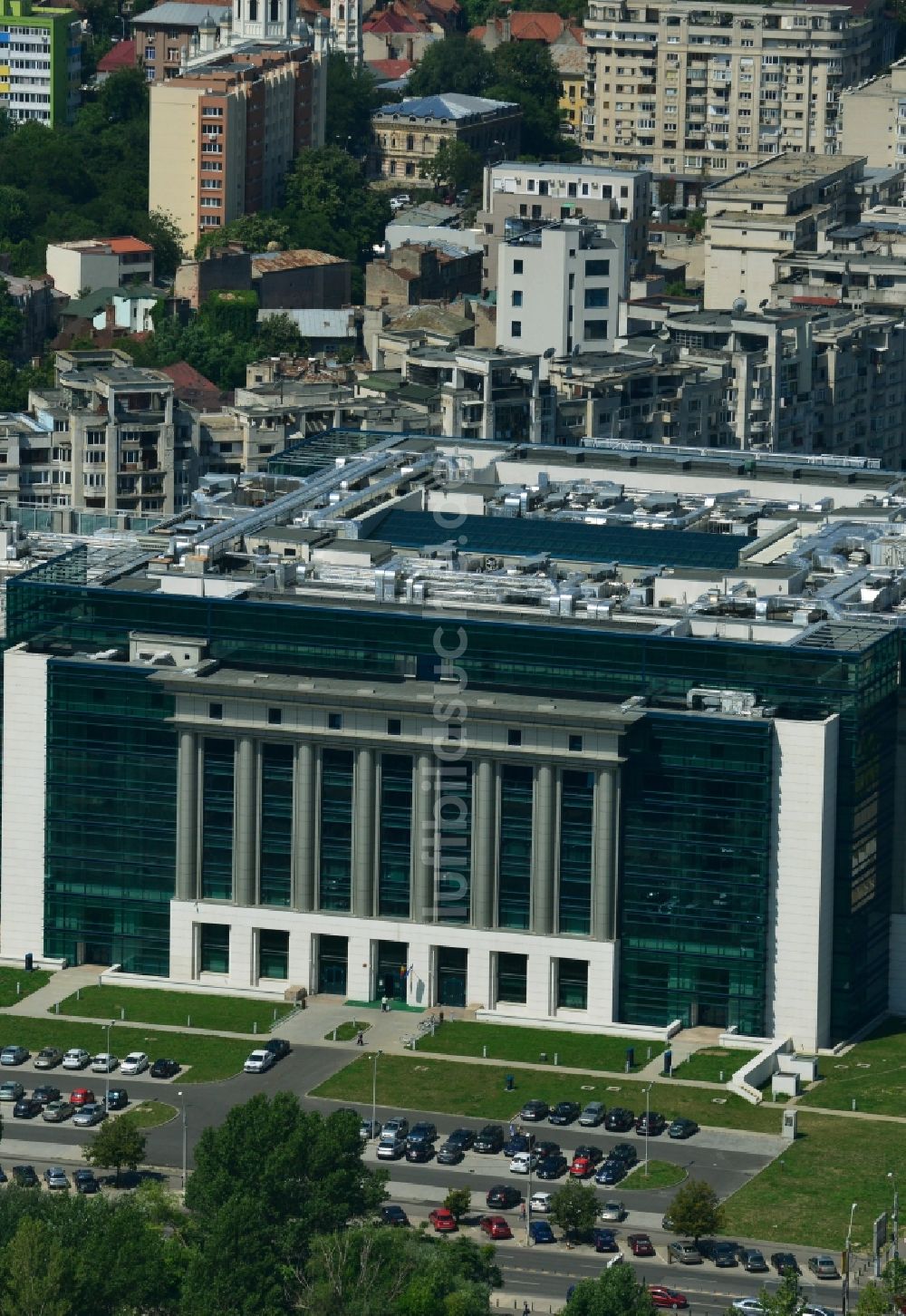 Bukarest aus der Vogelperspektive: Neubau der BNR Rumänische Nationalbibliothek im Stadtzentrum der Hauptstadt Bukarest in Rumänien