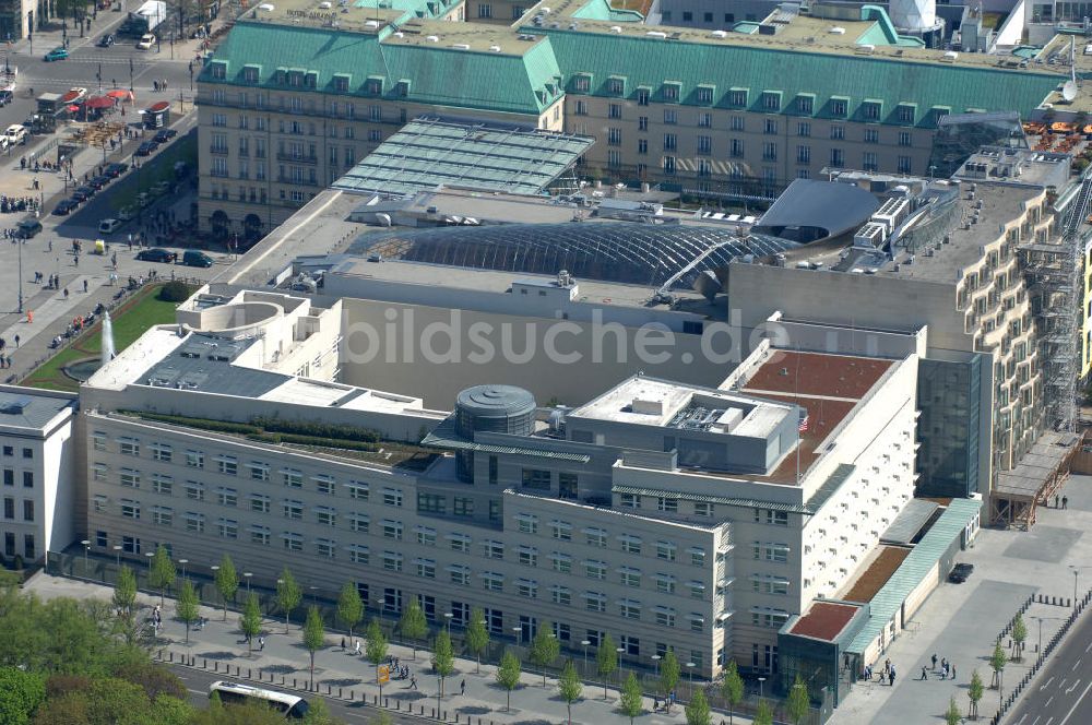 Berlin von oben - Neubau der US-Botschaft am Pariser Platz in Berlin