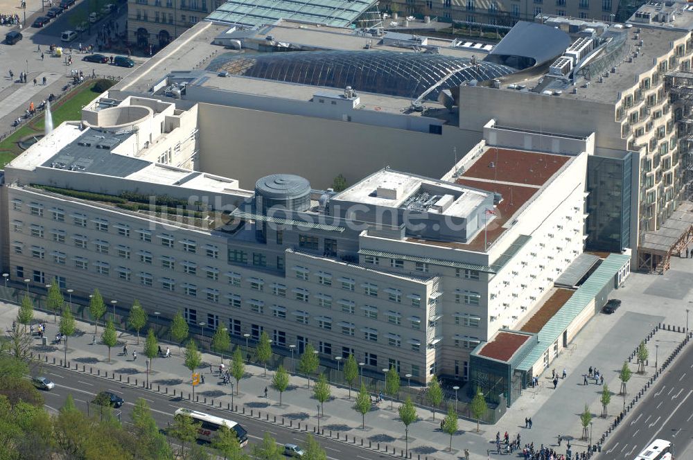 Berlin aus der Vogelperspektive: Neubau der US-Botschaft am Pariser Platz in Berlin