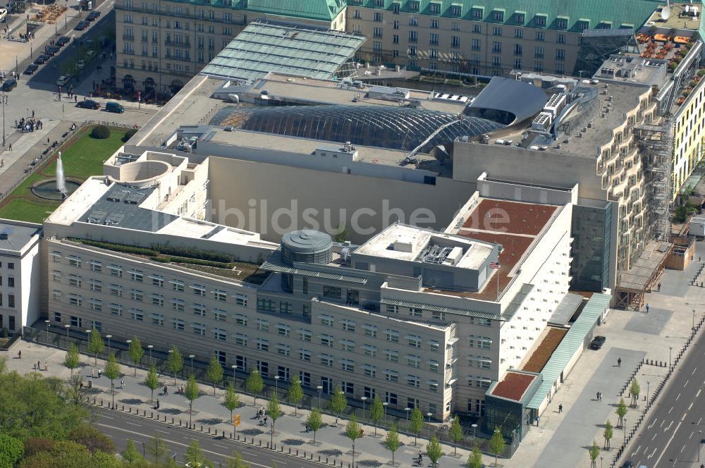 Luftbild Berlin - Neubau der US-Botschaft am Pariser Platz in Berlin