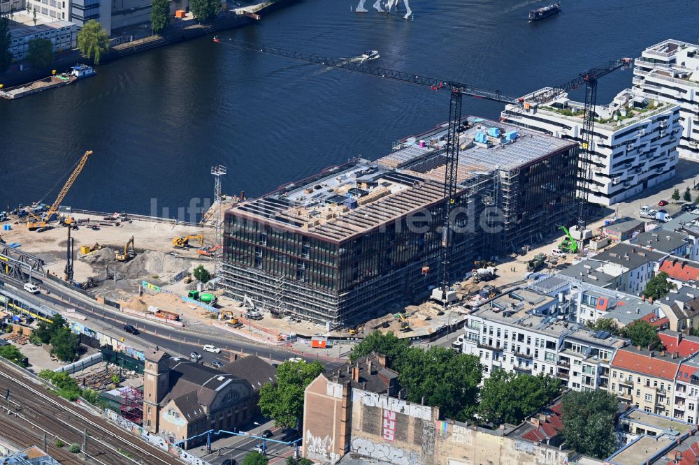 Berlin von oben - Neubau eines Büro- und Geschaftshauses Dockyard Waterfront Offices in Berlin, Deutschland