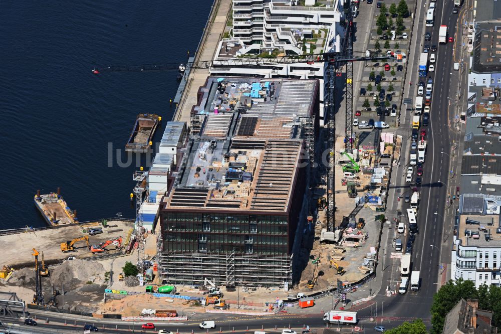 Luftbild Berlin - Neubau eines Büro- und Geschaftshauses Dockyard Waterfront Offices in Berlin, Deutschland