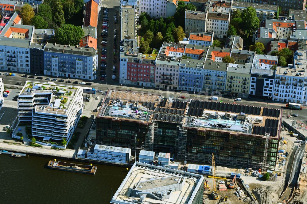 Luftaufnahme Berlin - Neubau eines Büro- und Geschaftshauses Dockyard Waterfront Offices in Berlin, Deutschland