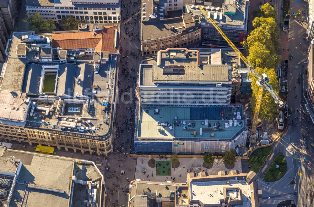 Dortmund aus der Vogelperspektive: Neubau eines Büro- und Geschaftshauses in Dortmund im Bundesland Nordrhein-Westfalen, Deutschland