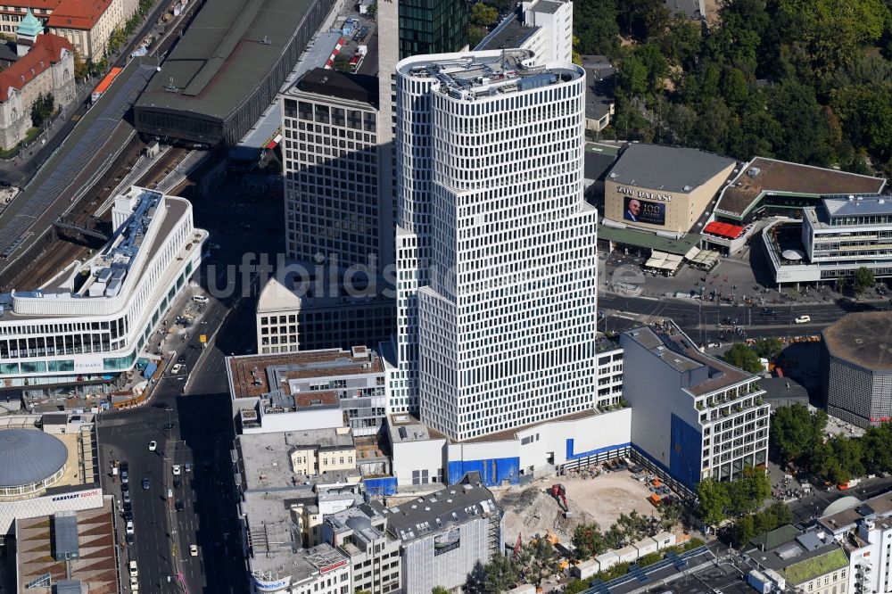 Berlin aus der Vogelperspektive: Neubau eines Büro- und Geschäftshaus- Komplexes Gloria Berlin am Kurfürstendamm im Ortsteil Charlottenburg in Berlin, Deutschland