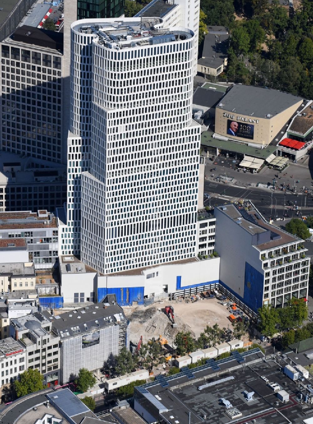 Luftbild Berlin - Neubau eines Büro- und Geschäftshaus- Komplexes Gloria Berlin am Kurfürstendamm im Ortsteil Charlottenburg in Berlin, Deutschland