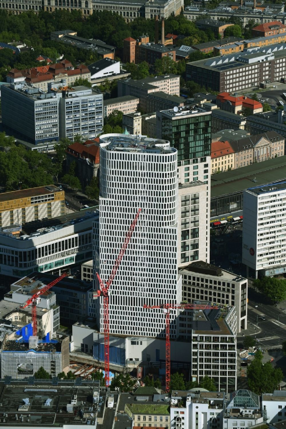 Berlin aus der Vogelperspektive: Neubau eines Büro- und Geschäftshaus- Komplexes Gloria Berlin am Kurfürstendamm im Ortsteil Charlottenburg in Berlin, Deutschland