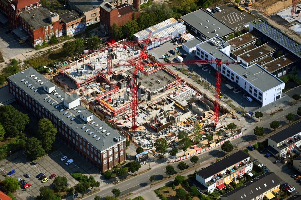 Berlin von oben - Neubau eines Büro- und Geschäftshaus Leo an der Bornitzstraße im Ortsteil Lichtenberg in Berlin, Deutschland