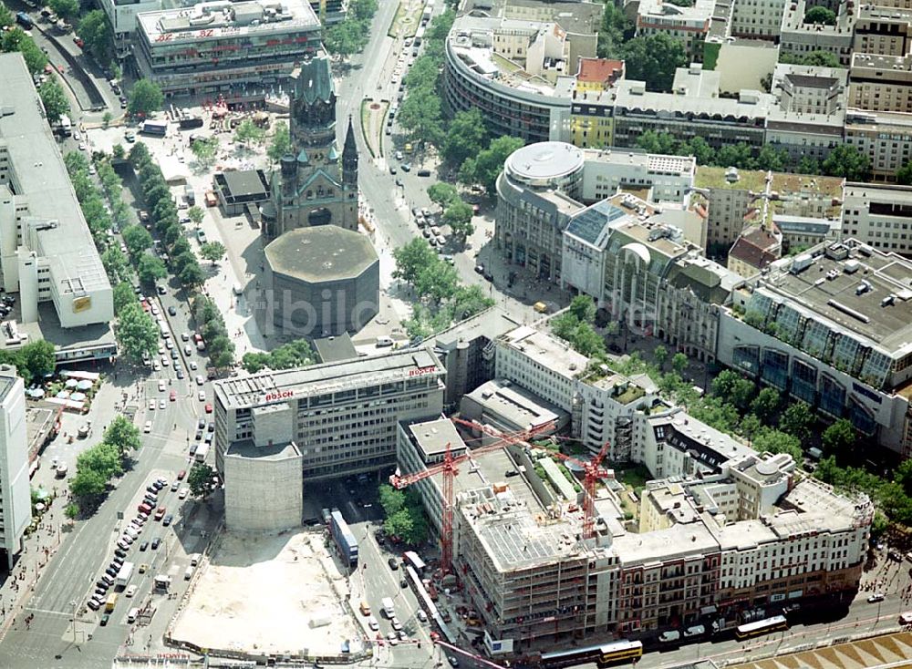 Berlin- Charlottenburg aus der Vogelperspektive: Neubau eines Büro- und Geschäftshaus nahe dem Kranzlereck in Charlottenburg. Datum: 30.06.2003