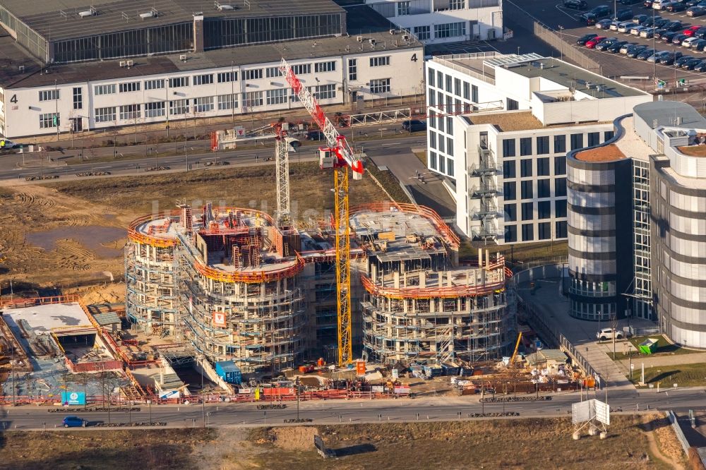 Düsseldorf von oben - Neubau eines Büro- und Geschäftshauses Airport Office Six im Ortsteil Lohausen in Düsseldorf im Bundesland Nordrhein-Westfalen, Deutschland