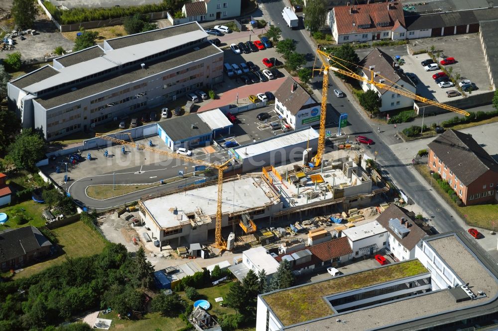 Wolfsburg aus der Vogelperspektive: Neubau eines Büro- und Geschäftshauses an der Alessandro-Volta-Straße in Wolfsburg im Bundesland Niedersachsen, Deutschland