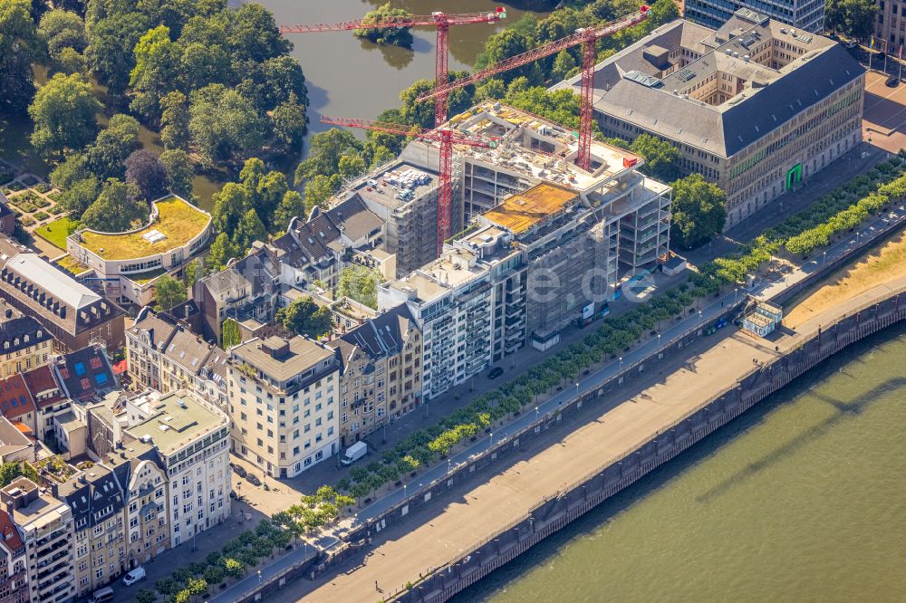 Luftbild Düsseldorf - Neubau eines Büro- und Geschäftshauses Alltours-Zentrale am Rhein in Düsseldorf im Bundesland Nordrhein-Westfalen, Deutschland