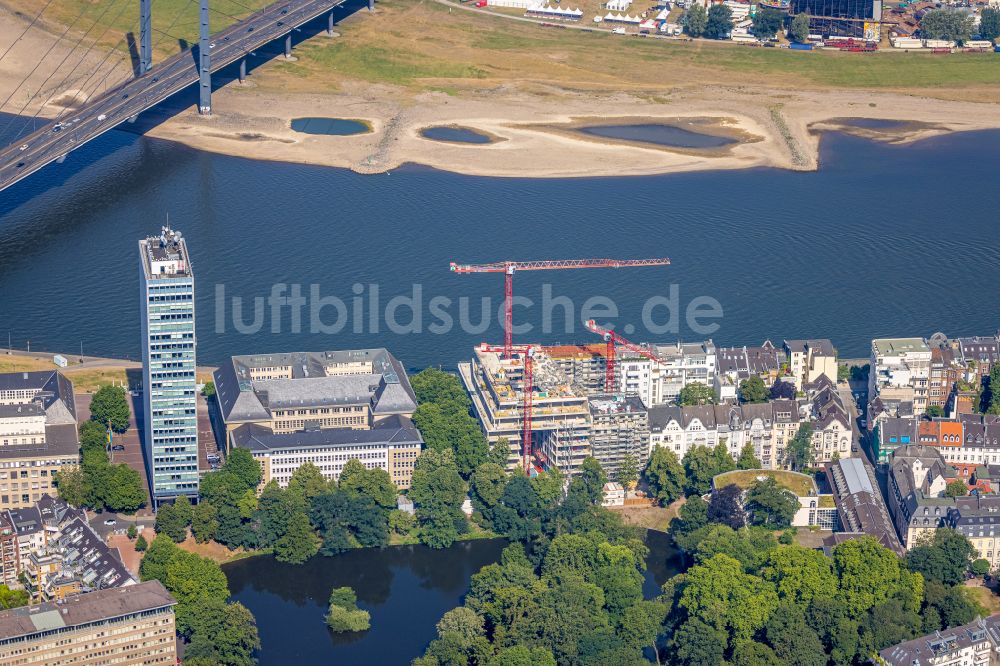 Düsseldorf aus der Vogelperspektive: Neubau eines Büro- und Geschäftshauses Alltours-Zentrale am Rhein in Düsseldorf im Bundesland Nordrhein-Westfalen, Deutschland