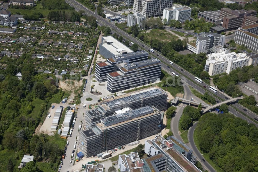 Wiesbaden aus der Vogelperspektive: Neubau eines Büro- und Geschäftshauses AXA Abraham Lincoln Park Wiesbaden in Wiesbaden im Bundesland Hessen, Deutschland