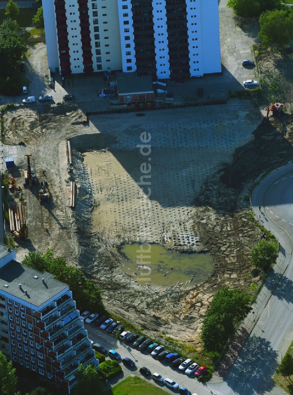 Rostock aus der Vogelperspektive: Neubau eines Büro- und Geschäftshauses am Bahnhofsvorplatz im Ortsteil Südstadt in Rostock im Bundesland Mecklenburg-Vorpommern, Deutschland