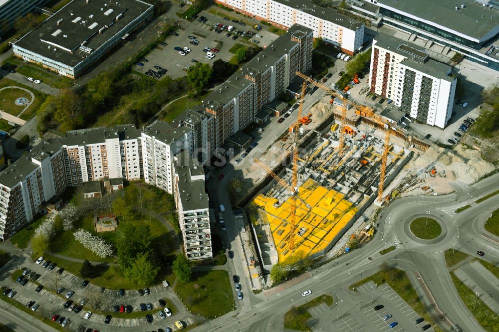 Luftbild Rostock - Neubau eines Büro- und Geschäftshauses am Bahnhofsvorplatz im Ortsteil Südstadt in Rostock im Bundesland Mecklenburg-Vorpommern, Deutschland