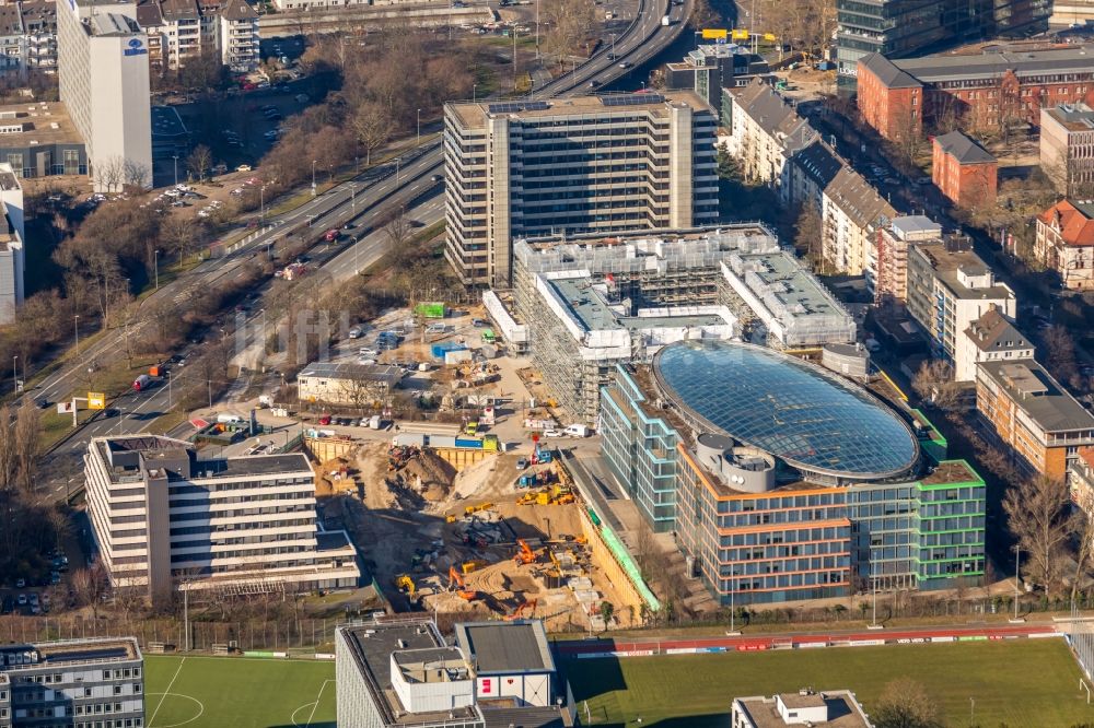 Düsseldorf von oben - Neubau eines Büro- und Geschäftshauses der Becken Holding GmbH an der Schwannstraße in Düsseldorf im Bundesland Nordrhein-Westfalen, Deutschland