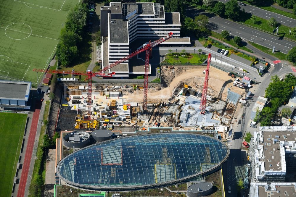 Düsseldorf aus der Vogelperspektive: Neubau eines Büro- und Geschäftshauses der Becken Holding GmbH an der Schwannstraße in Düsseldorf im Bundesland Nordrhein-Westfalen, Deutschland