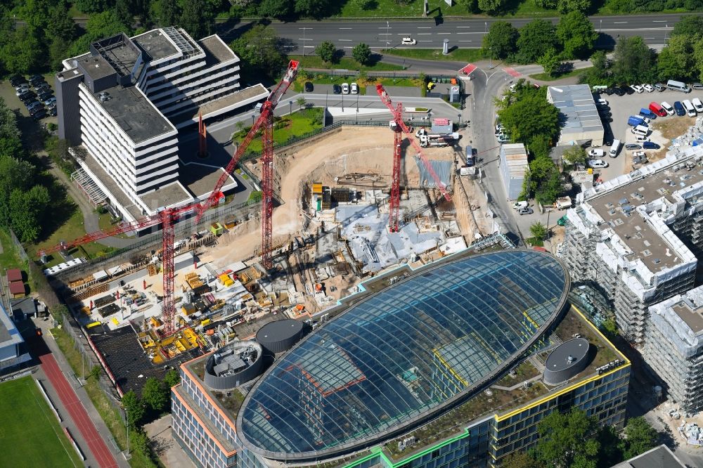 Düsseldorf aus der Vogelperspektive: Neubau eines Büro- und Geschäftshauses der Becken Holding GmbH an der Schwannstraße in Düsseldorf im Bundesland Nordrhein-Westfalen, Deutschland