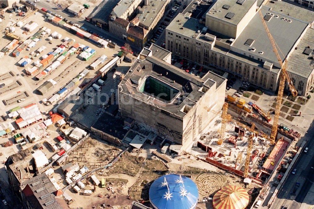 Luftbild Berlin - Neubau eines Büro- und Geschäftshauses in Berlin, Deutschland