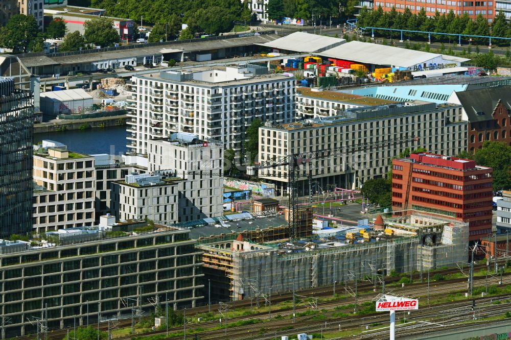 Berlin aus der Vogelperspektive: Neubau eines Büro- und Geschäftshauses in Berlin, Deutschland