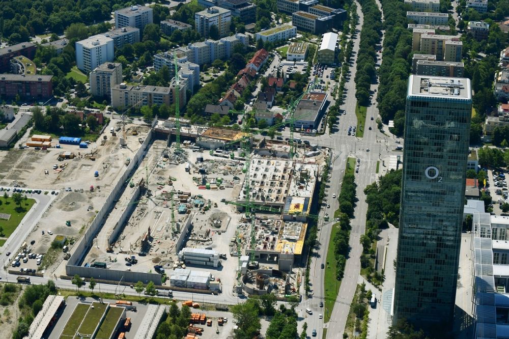 Luftaufnahme München - Neubau eines Büro- und Geschäftshauses und Betriebshofes Hybrid.M im Ortsteil Moosach in München im Bundesland Bayern, Deutschland