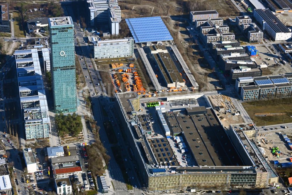 München aus der Vogelperspektive: Neubau eines Büro- und Geschäftshauses und Betriebshofes Hybrid.M im Ortsteil Moosach in München im Bundesland Bayern, Deutschland