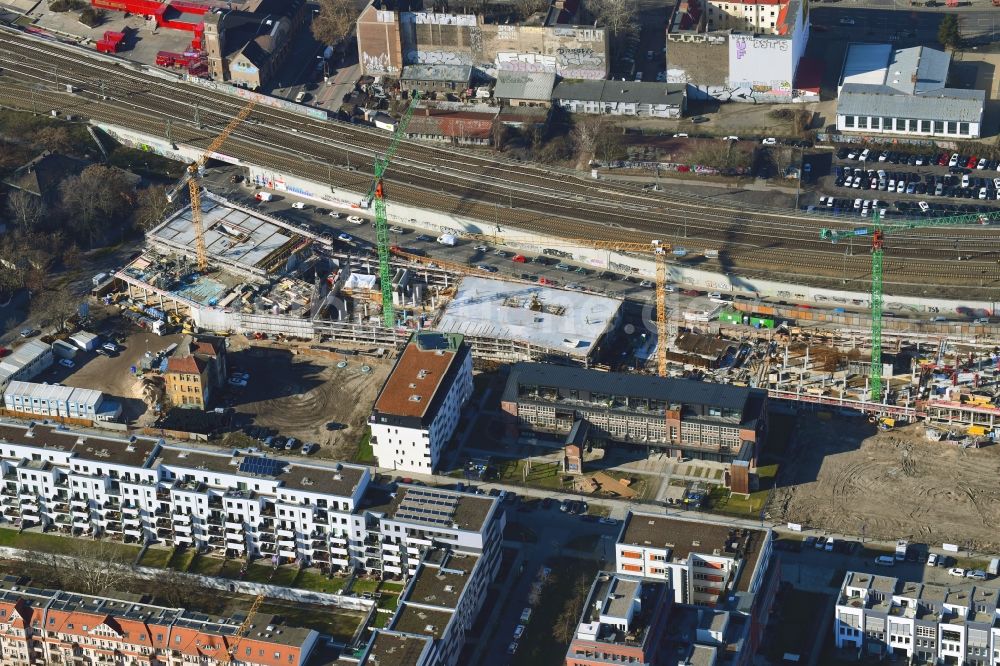 Luftaufnahme Berlin - Neubau eines Büro- und Geschäftshauses B:HUB an der Kynaststraße - Alt-Stralau in Berlin, Deutschland