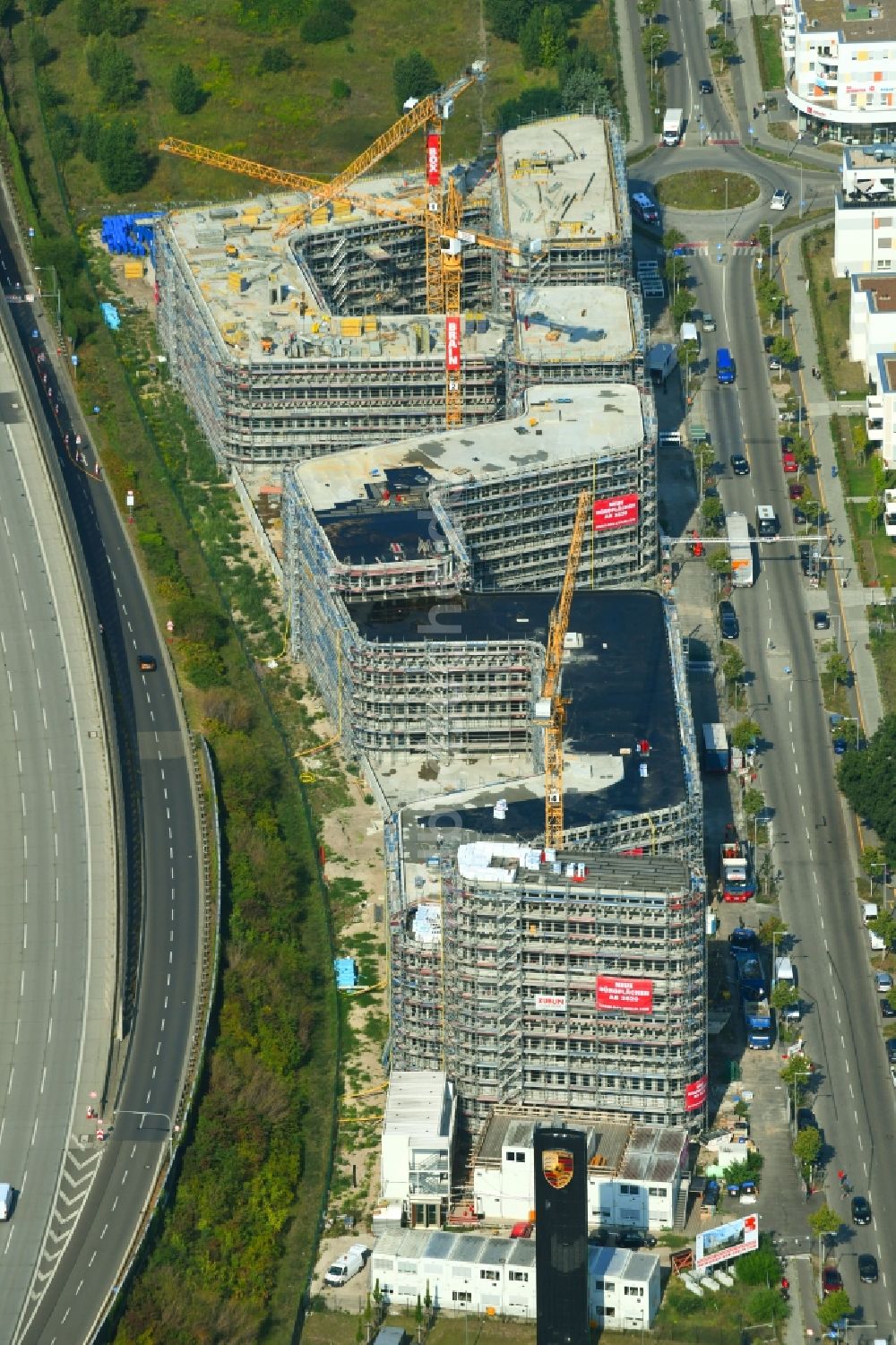 Luftbild Berlin - Neubau eines Büro- und Geschäftshauses Brain Box Berlin in Berlin-Adlershof, Deutschland