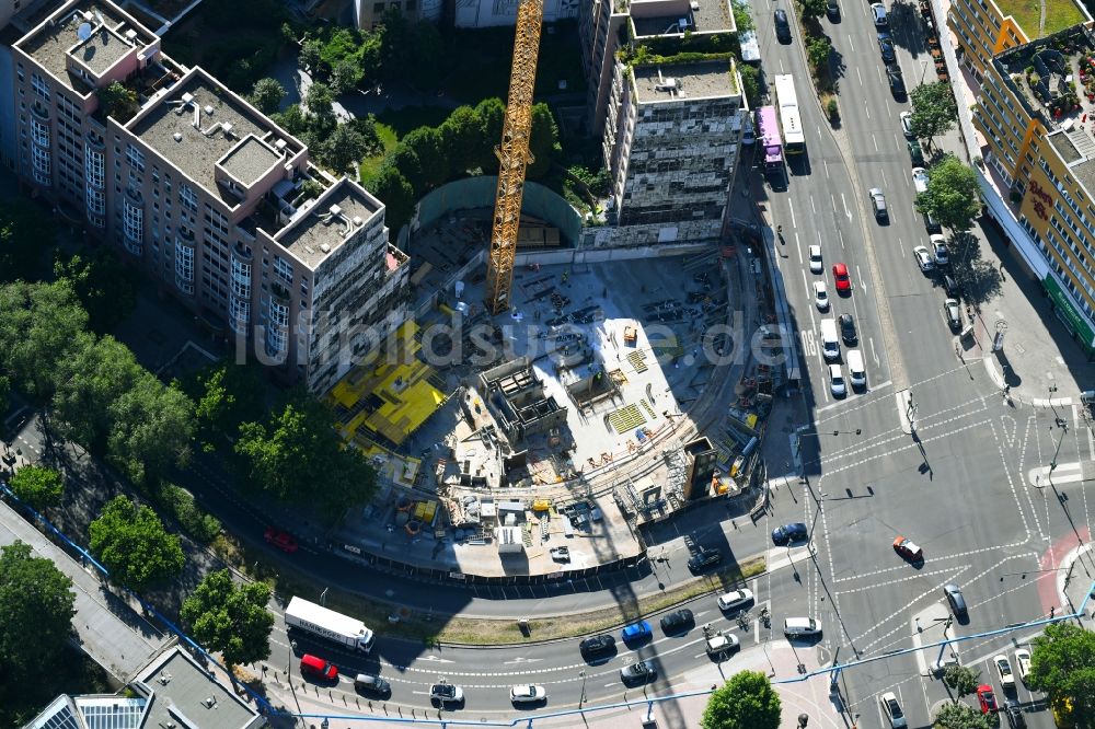 Luftaufnahme Berlin - Neubau eines Büro- und Geschäftshauses an der Budapester Straße Ecke Kurfürstenstraße im Ortsteil Tiergarten in Berlin, Deutschland