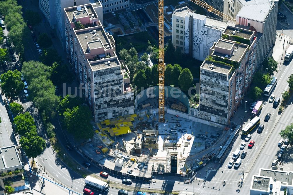 Berlin von oben - Neubau eines Büro- und Geschäftshauses an der Budapester Straße Ecke Kurfürstenstraße im Ortsteil Tiergarten in Berlin, Deutschland