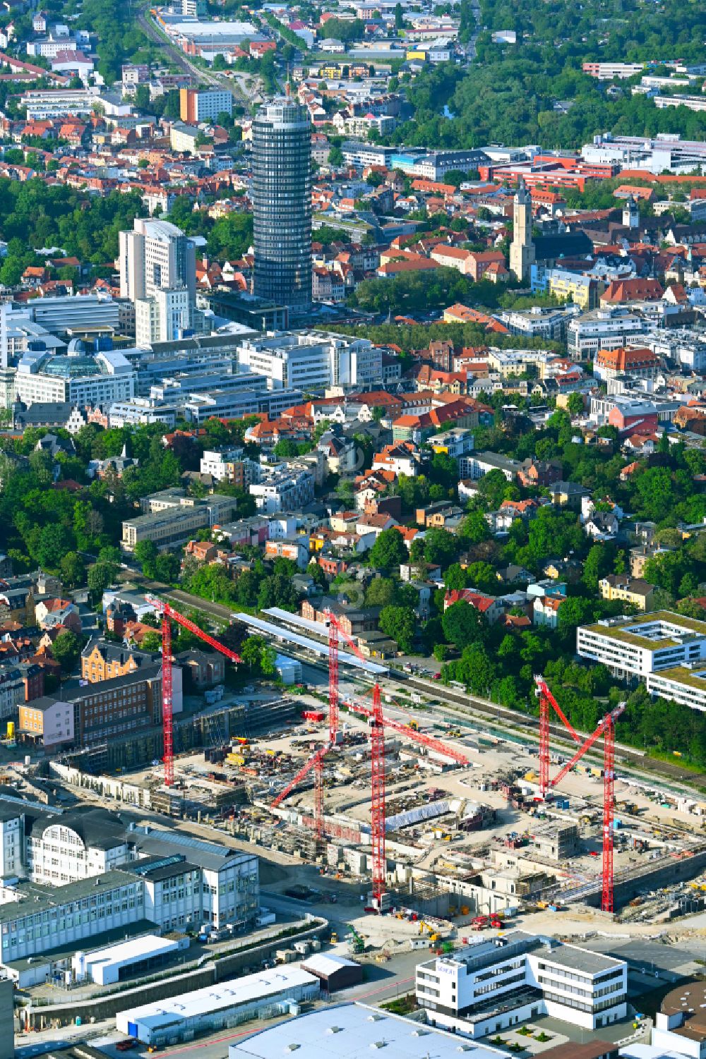 Jena von oben - Neubau eines Büro- und Geschäftshauses der Carl Zeiss AG in Jena im Bundesland Thüringen, Deutschland