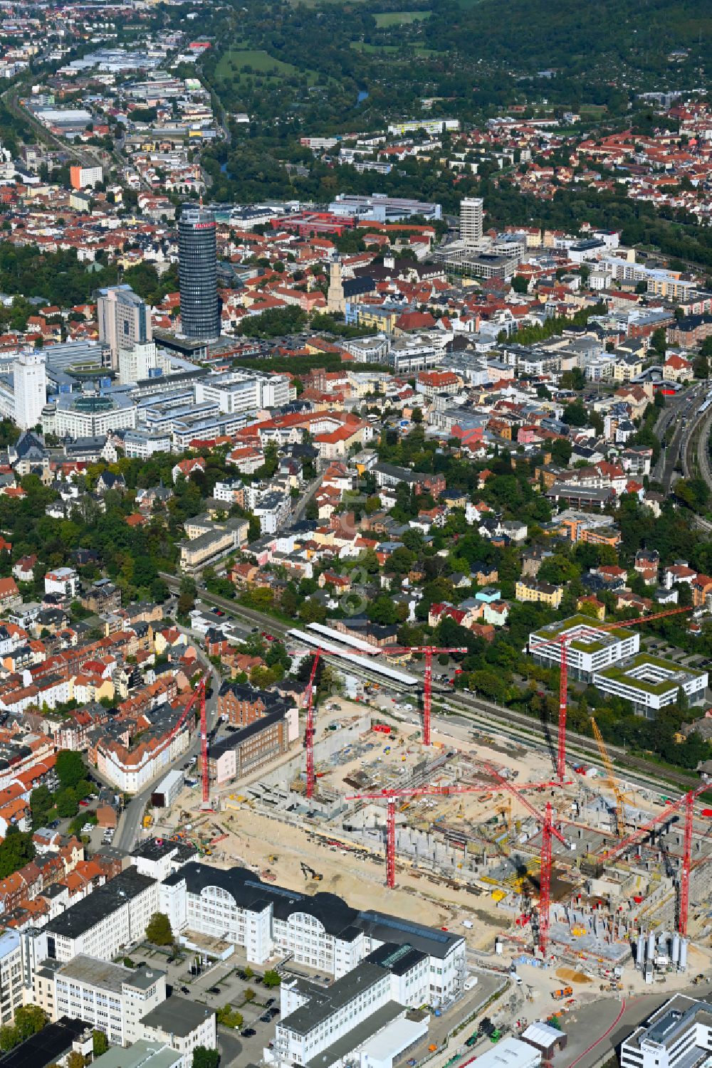 Jena aus der Vogelperspektive: Neubau eines Büro- und Geschäftshauses der Carl Zeiss AG in Jena im Bundesland Thüringen, Deutschland